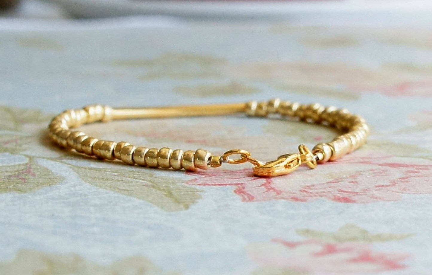 Gold Seed Bead And Gold Filled Bar Bracelet: 7"