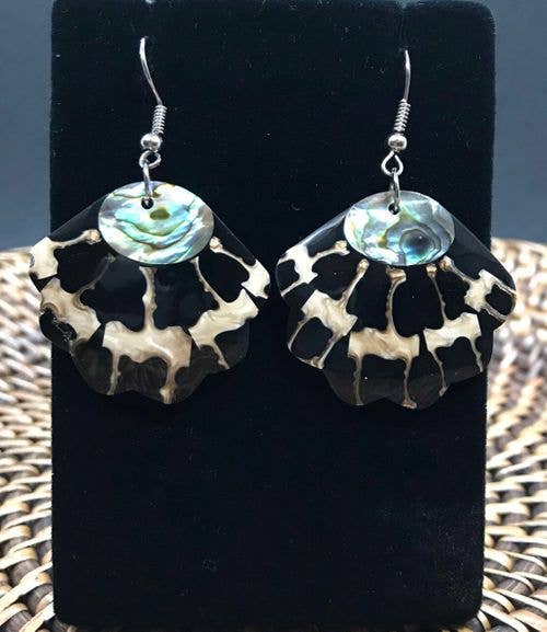 Fan-shaped Shell Earrings - Black
